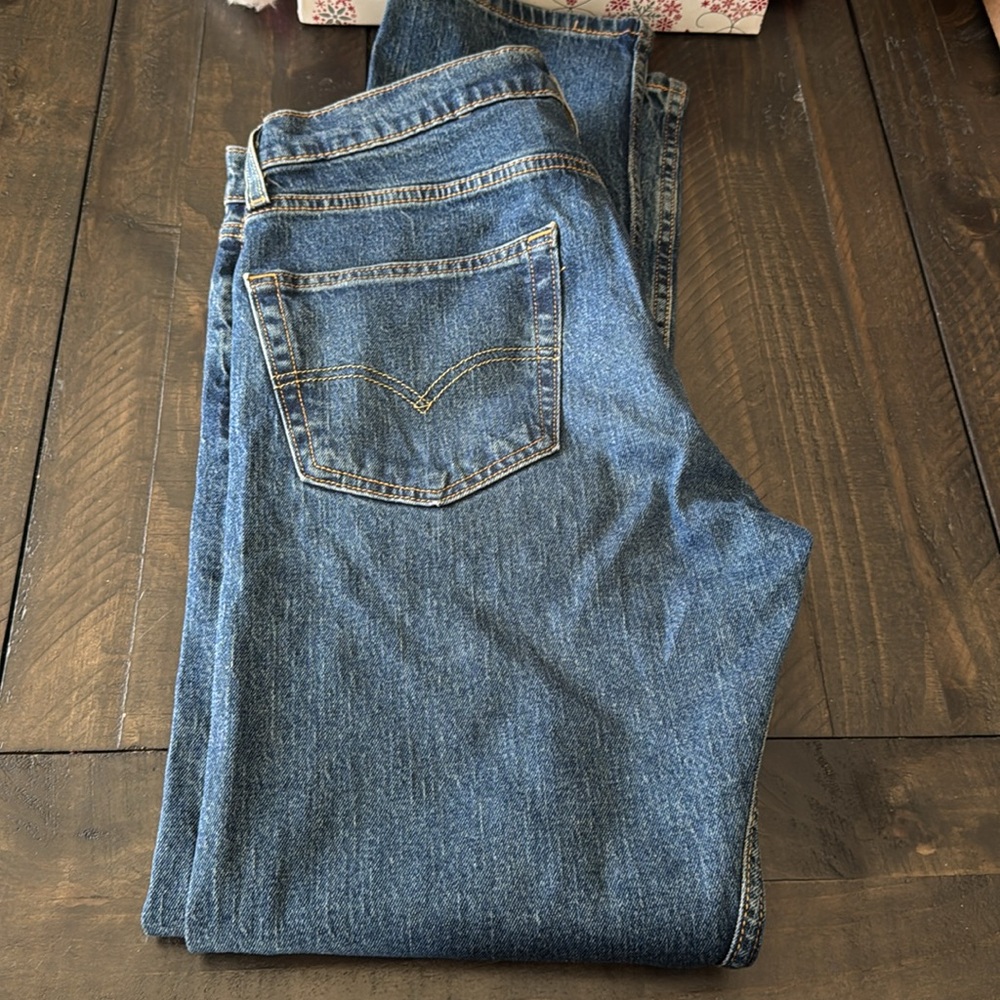 Men's Levi Strauss & Co. Blue Jeans. Size 32" W 34" L - Picture 7 of 16